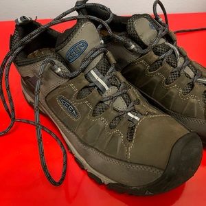 Mens Keen hiking boots